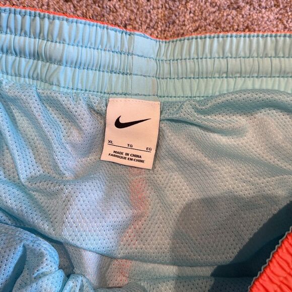 Nike Swim Trunks - Men’s size XL  very good condition only  worn once! - Picture 3 of 5